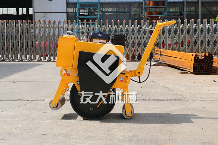 为您分享小型压路机变速箱保养知识
